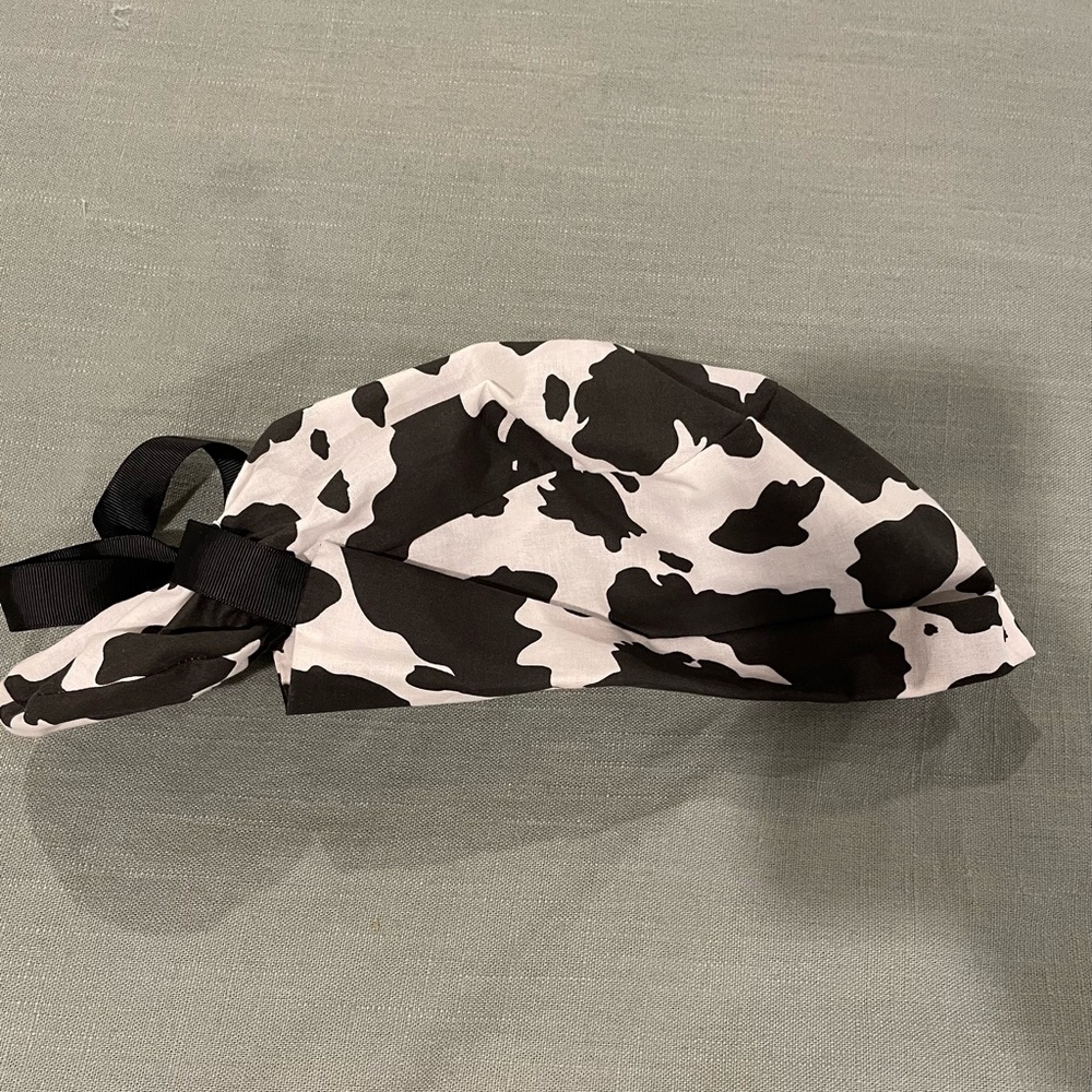 Scrub cap - cow print